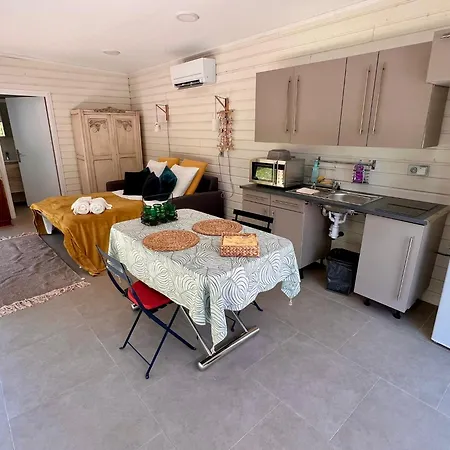 Independant A Gely Du Fesc Apartment *